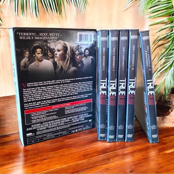 True Blood: The Complete First & Second Seasons (DVD Set) - Picture 5 of 6